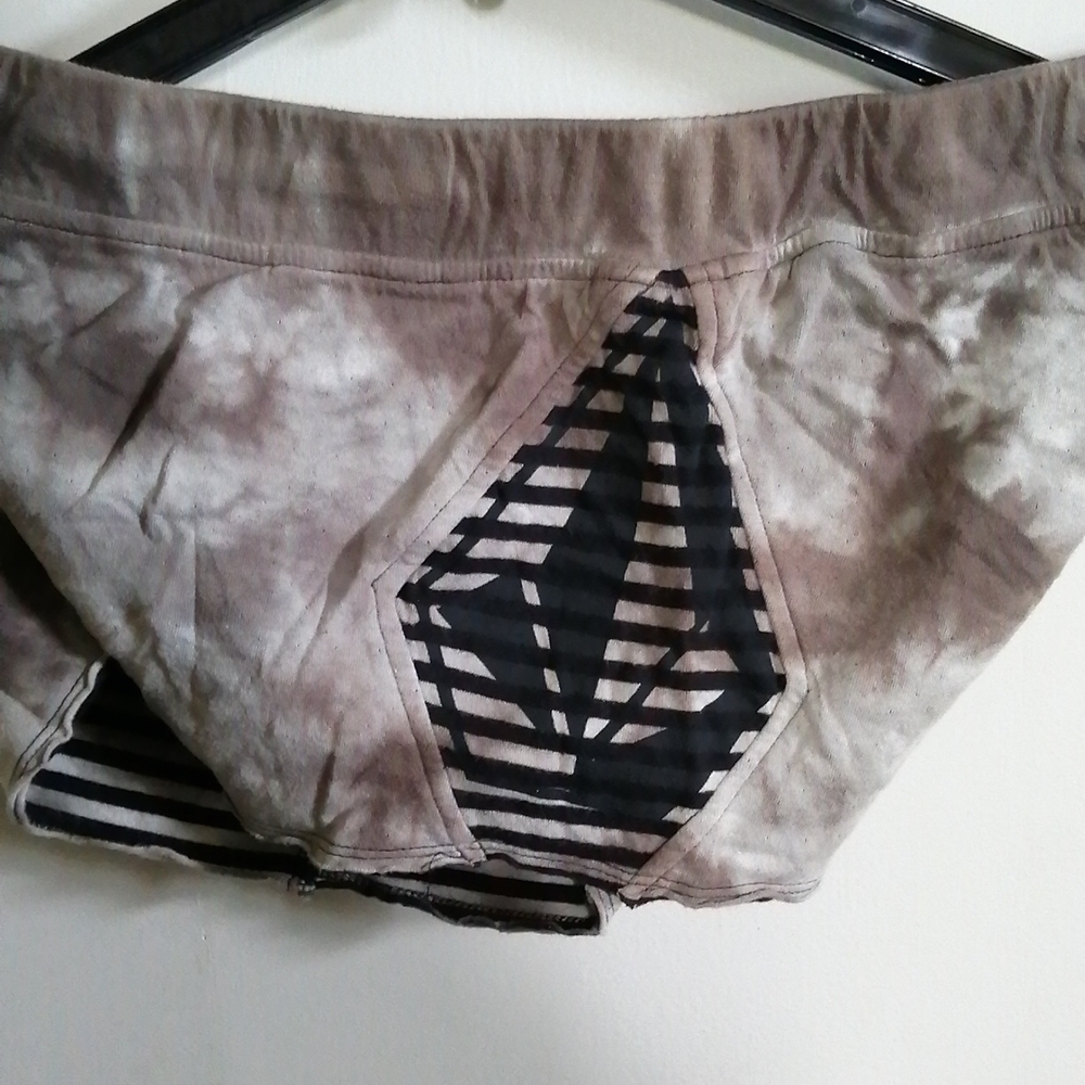 Volcom shorts - Picture 8 of 8